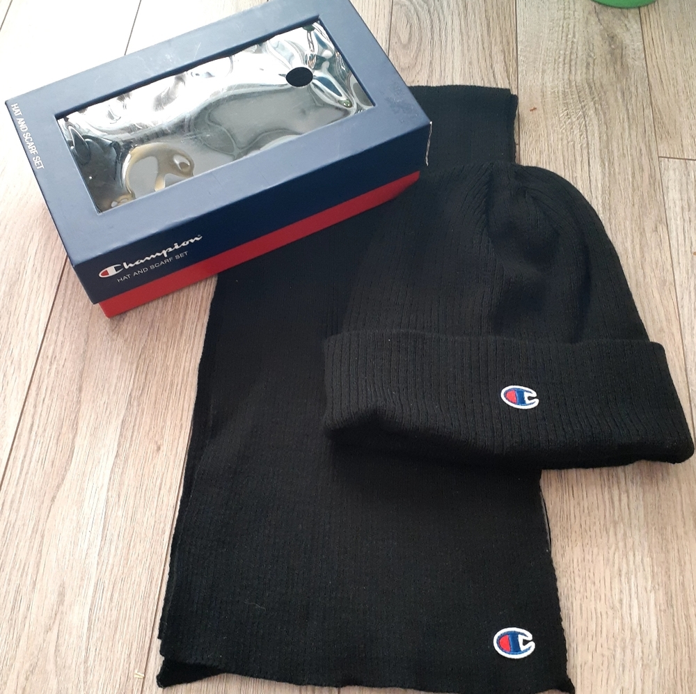 Champion Hat and Scarf Set
